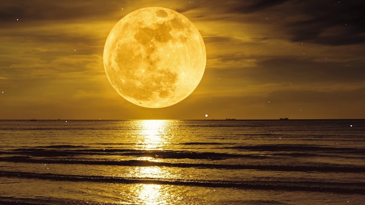 Желтая луна песня. Желтая Луна. Луна зеленая желтая. Набирающая силу Луна. Музыка для сна 24/7.