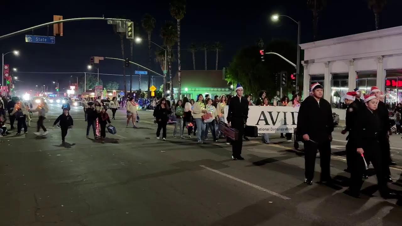 We are now live 2023 Hemet Christmas parade has started YouTube