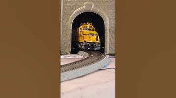 Santa Fe SD40-2 Hauling Sand Through The Mountains. #train #railway #modelrailroad