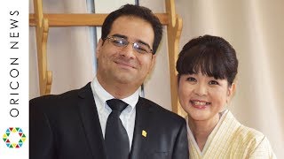 泰葉、イラン人男性と並んで婚約会見「感無量だわ」と目頭押さえる 泰葉 検索動画1 泰葉、イラン人男性と並んで婚約会見「感無量だわ」と目頭押さえる 泰葉 検索動画 1