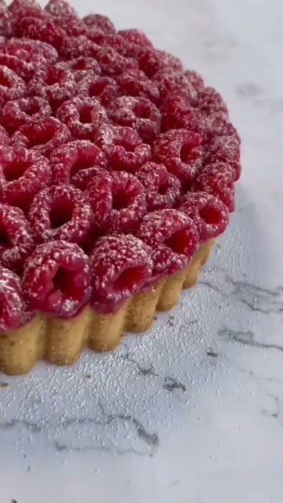 Best Dessert for Spring Time | Classic Raspberry Vanilla Pie 🥧