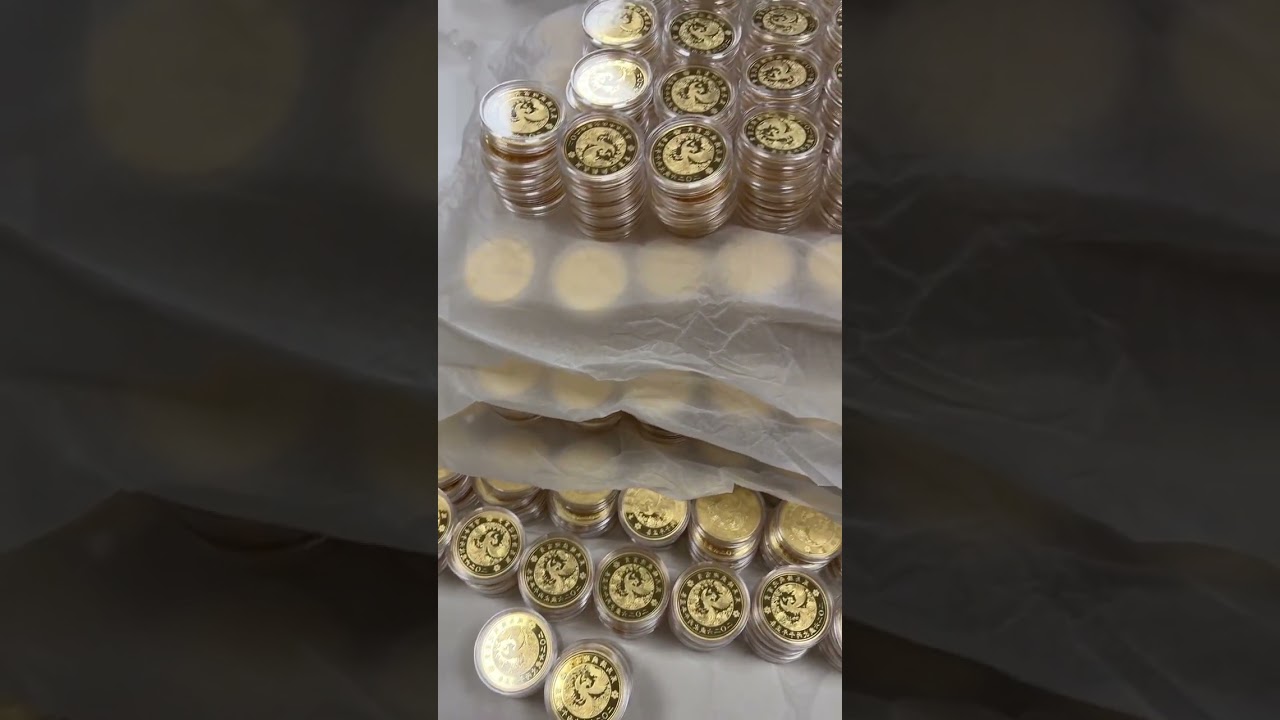 Gold Commemorative Coin Packaging Process 