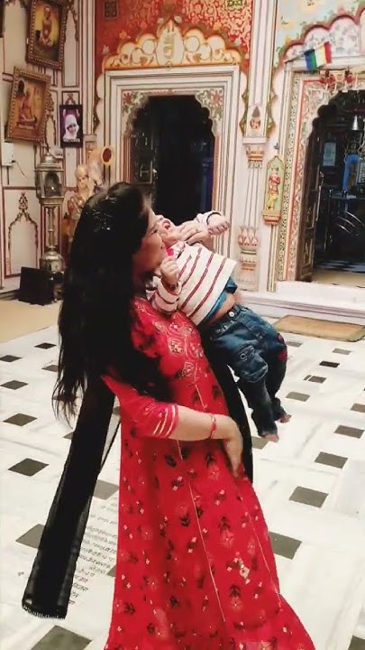 Itni Si Hasi Itni Si Khushi Lyrics Itni si hasi itni si khushi #viral #cutebaby #cute #dance - YouTube