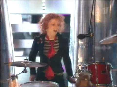 Lezbiyenlarning bir-birlarini mushuklari bilan sikayotgan onlayn porno video Qalin jinsiy olatni uning ichiga sig‘masdi.