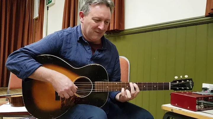 Clive Carroll Mississippi Blues! Finger style on a...