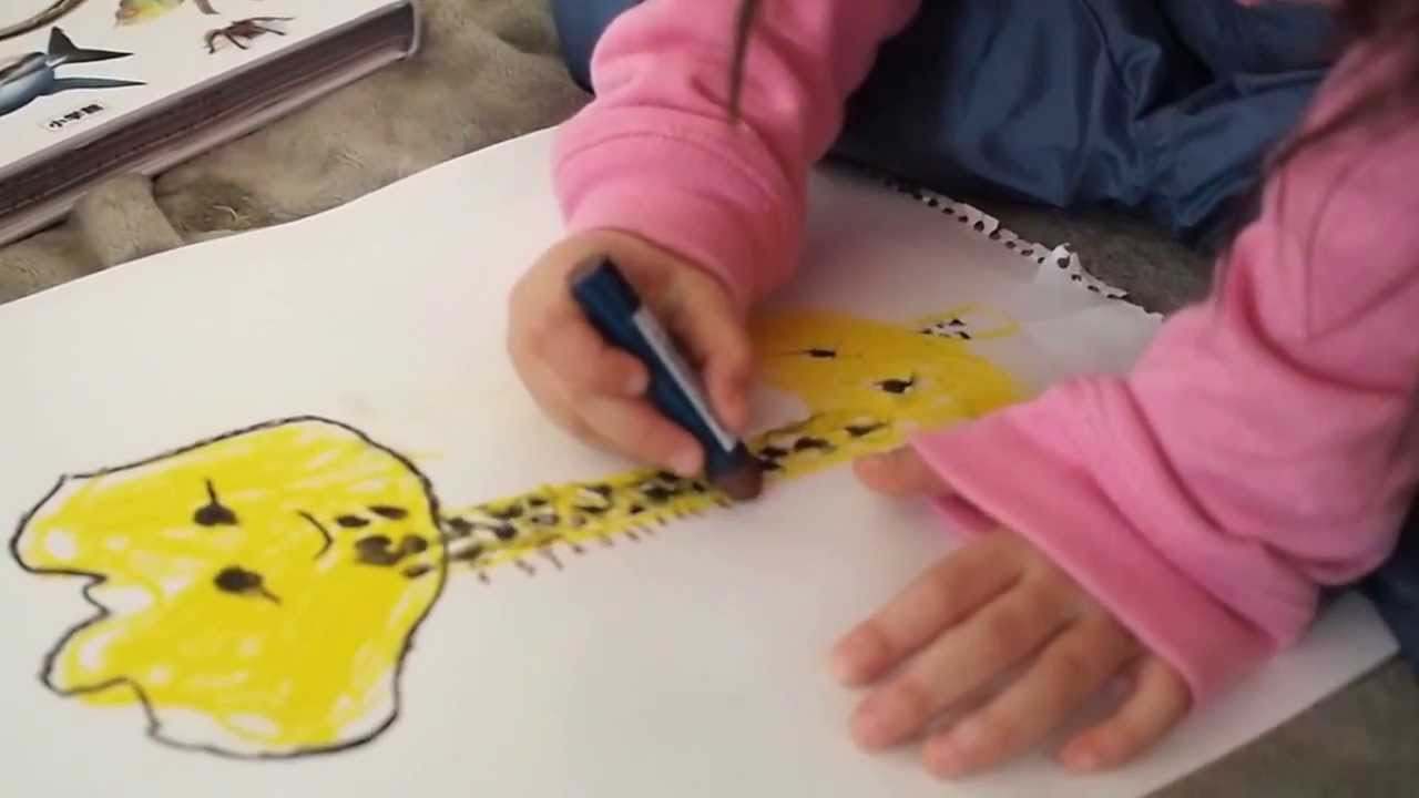 349 4歳7ヶ月子供 娘とほのぼのお絵かき対決 直前に図鑑を見てから描く Drawing 4year Old Youtube