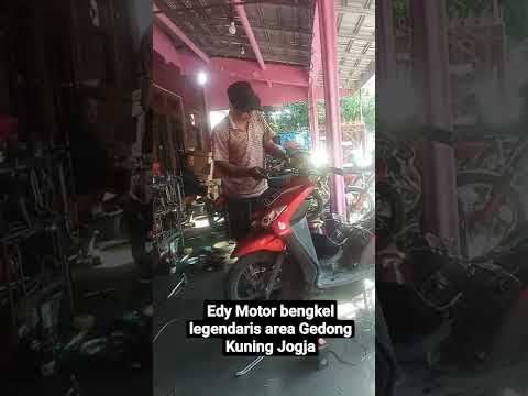 Service dan Bengkel motor tidak pernah sepi pelanggan
