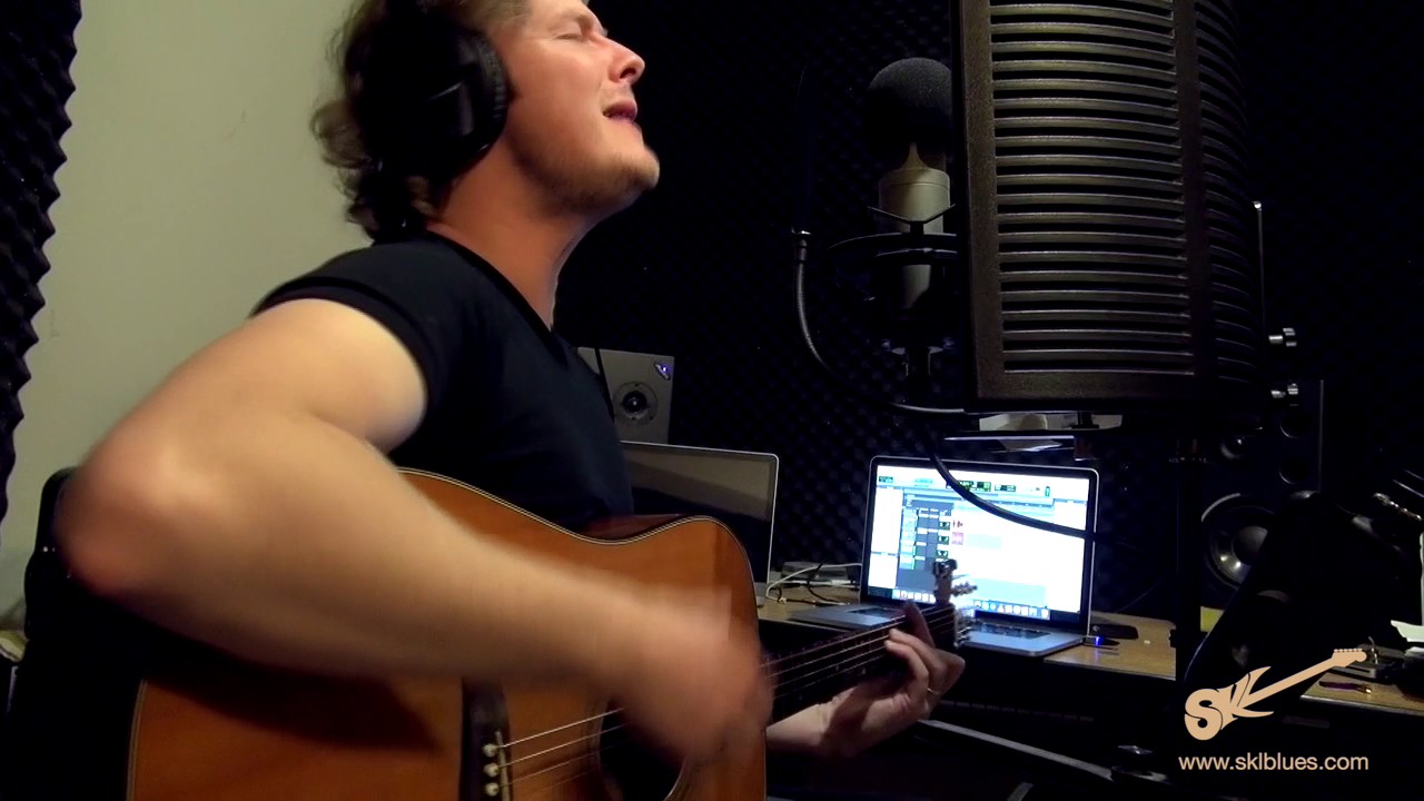 " Gypsy Eyes "  from Simon Kinny-Lewis's solo acoustic Blues album " Catfish "