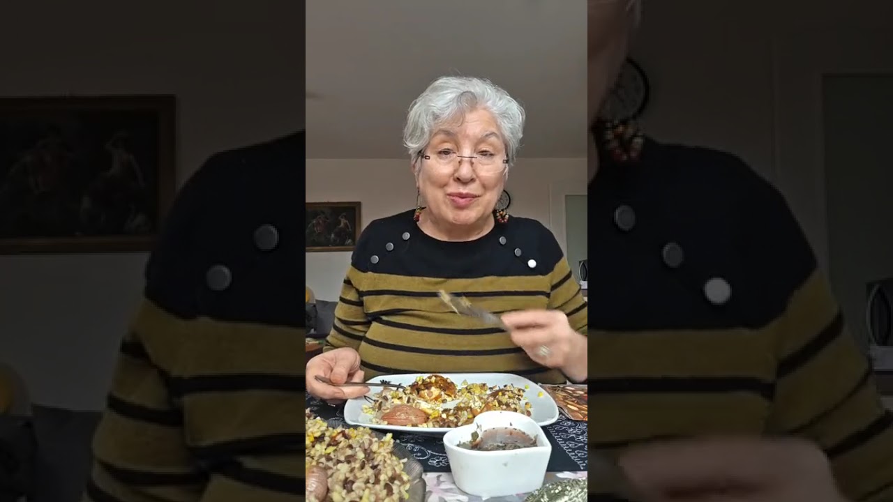 صبحانه ناهار امروز 💕 بلغور و عدس پلو با پیاز و موسیر پخته و توفو و نیمرو با ترشی بادمجون و ....🍚🍳🥘🍆