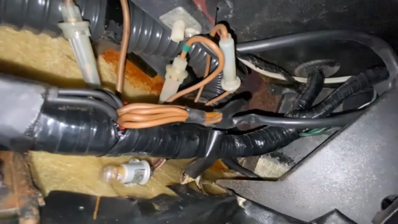 Jensen Interceptor 1974. Fixing My Passenger Door Lock Solenoid Fuse ...