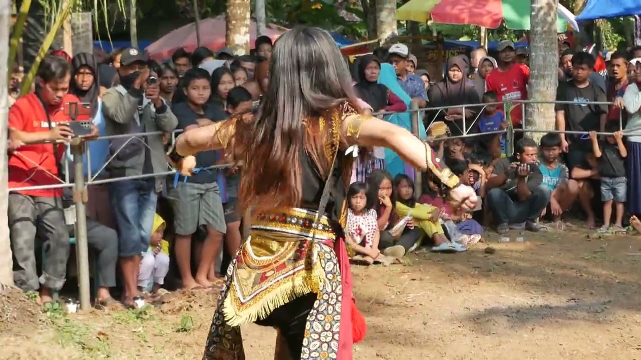 Keren!! Gadis Cantik Pinter Ngibing - Srikandi Turonggo Wulung