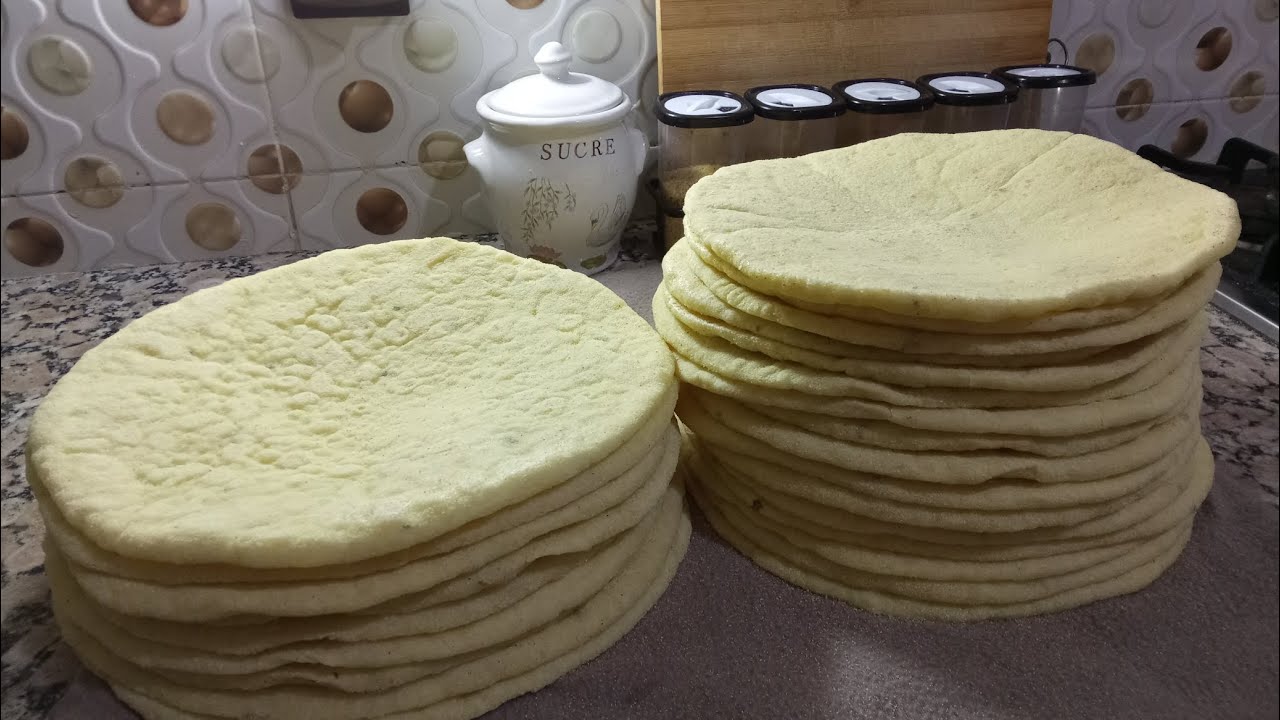 أسهل طريقة لعجينة البيتزا كتجي هشيشة وقطنية وناجحة 💯🤗