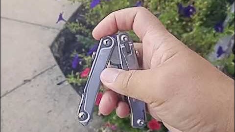 Cheap and simple Leatherman Rev mod with magnets: "spring-loaded" pliers