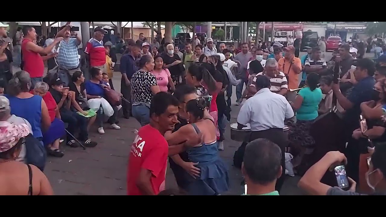 Mira como se disfruta la tarde en plaza libertad 🎵 🎶 YouTube