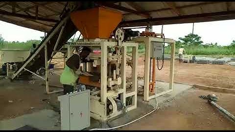 QT4-24B semi automatic block machine that Gana customers bought from Fuda Machinery is in use.