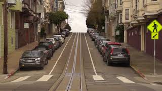 Eine Fahrt mit der historischen Straßenbahn ("Cable car") in San Francisco