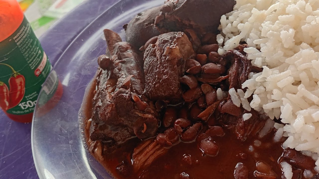 Almoço De Hoje Feijão Preto Com Costela De Porco e Carne Arroz 😋