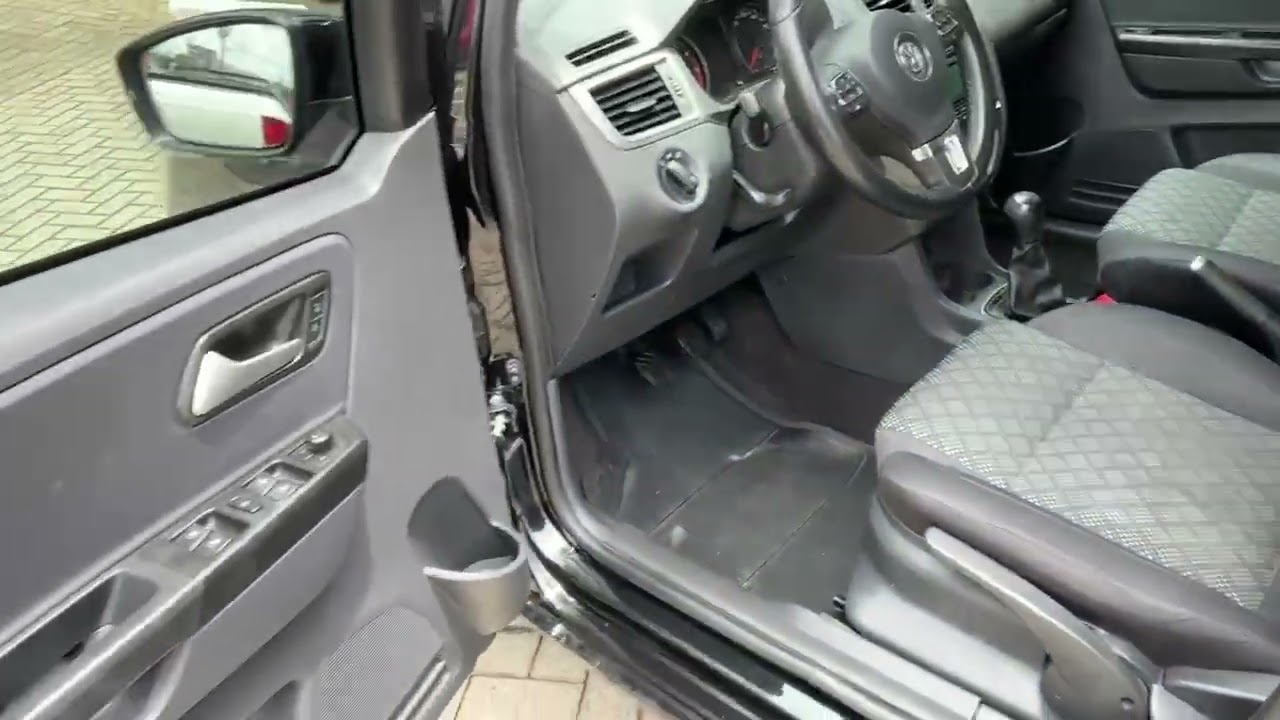 VolksWagen Fox Trendline 1.6 Flex 8V 5p - Preto - 2015