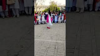 Unbelievable Dance Performance On Pashto Song Tor Orbal Ra Khor Ka||#islamiacollegepeshawar Resimi