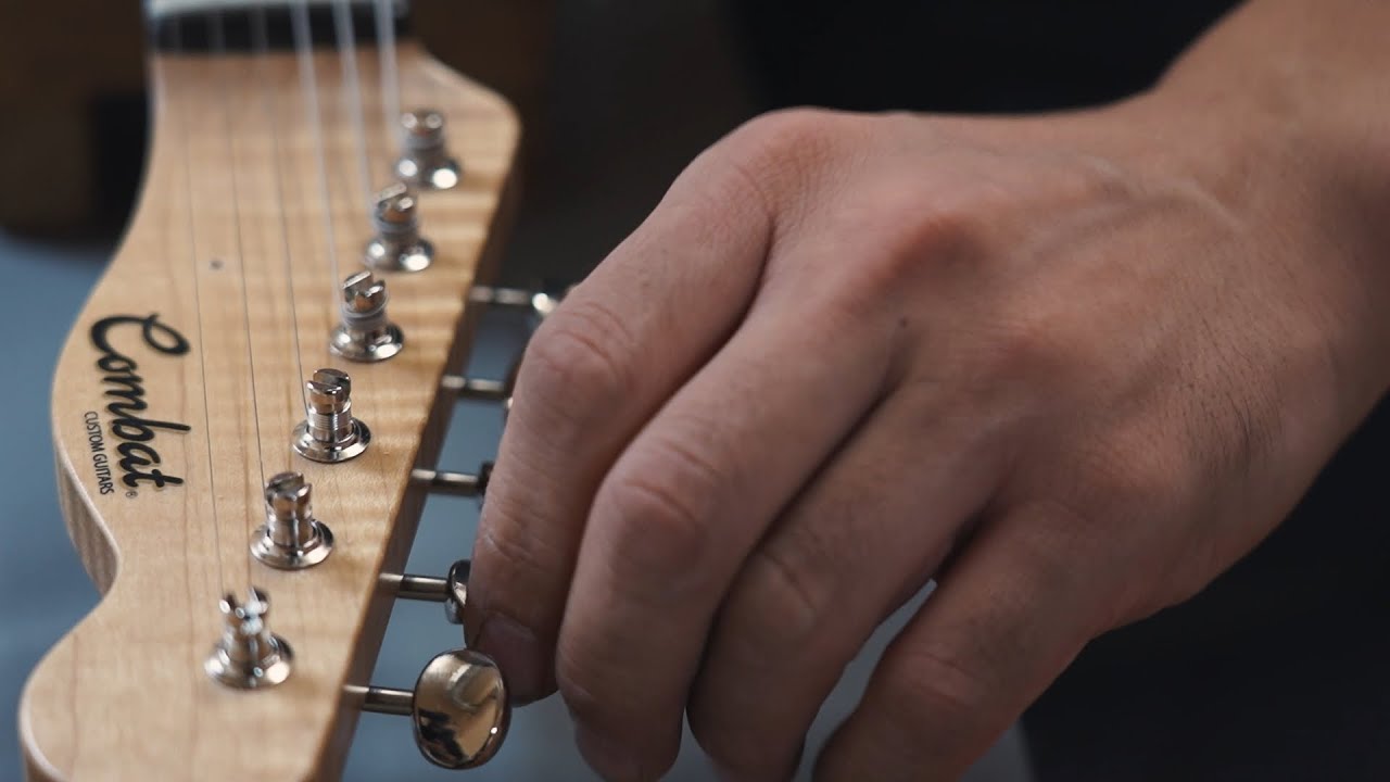 Making Master Guitars Roy Courtnall 製作方法 Making Master Guitars by Roy Courtnall. Book available at