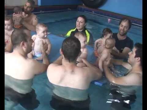 וִידֵאוֹ: שיפור בריאות התינוק באמצעות שחייה