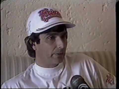 01/05/94 - Nelson Piquet recebe noticia da morte de Senna