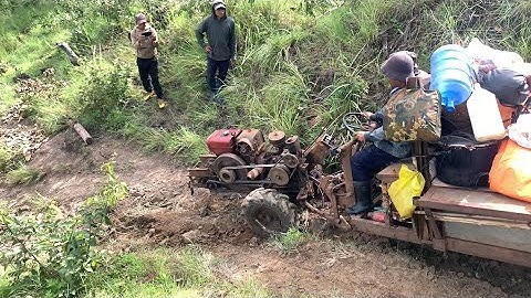 Xe công nông chở gỗ xuống dốc cực nguy hiểm