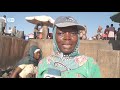 Wanawake Wajitosa Katika Ubebaji Wa Samaki Soko La Feri Dar Es Salaam Wanawake Wajitosa Katika Ubebaji Wa Samaki Soko La Feri Dar Es Salaam