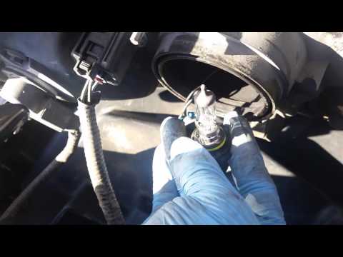 Changing headlight bulb on Ford Expedition