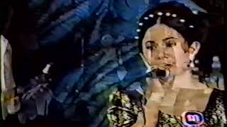 Video thumbnail of "Piseth Pilika ទឹកហូរមិនហត់"