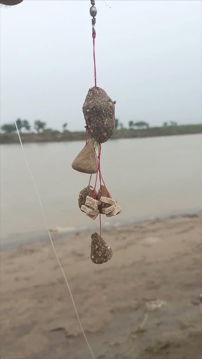 how-to-attach-fish-bait-with-hooks-and-throwing-it-in-river-jehlum