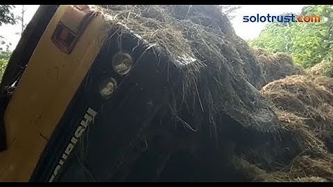 Truk Muatan Jerami Terjun ke Dasar Jurang Lereng Gunug Merapi