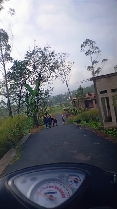 sepanjang perjalanan di pagi hari banyak orang yang melakukan aktivitas jalan pagi #short #shorts