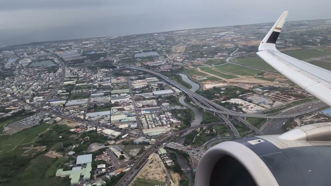 Starlux Airlines A321neo takeoff from Taiwan Taoyuan Int'l Airport (TPE) - B-58208