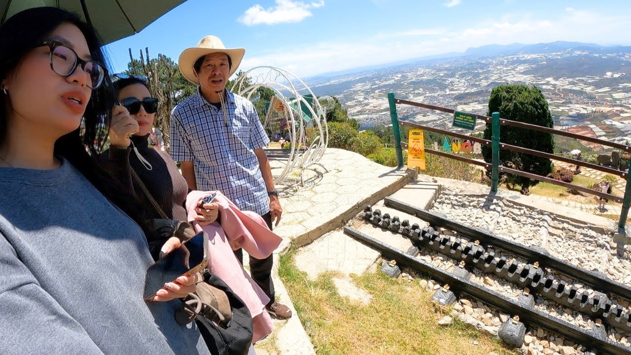 Vietnamese Family Trip to Lang Biang Peak (Dalat)