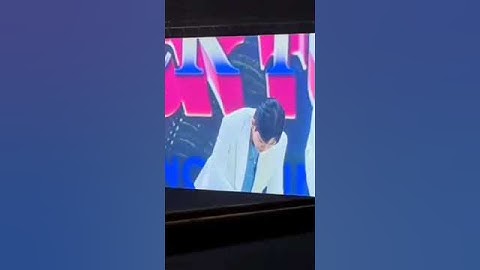 Chanyeol makan kleponnya langsung pke tangan ga pke tusukan lgi#chanyeol#exo #exosc#weareone#shorts