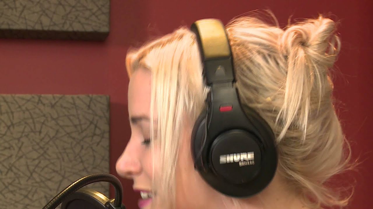 NZ LIVE: Lisa Crawley 'Showgirl'