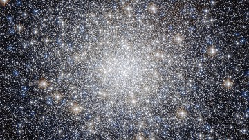 Hubble Sees Thousands of Stars in Globular Cluster M92