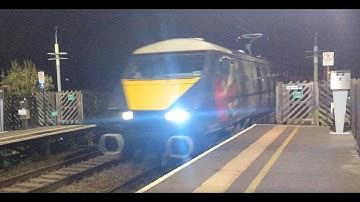 LNER Class 91 - 91111 passing Sandal & Agbrigg on 1D23 KGX to LDS (03/11/25)