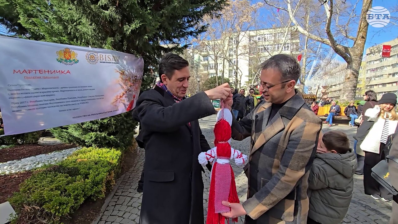 „Паркът на лебедите“ в Анкара се превърна в „Парк на мартеницата“