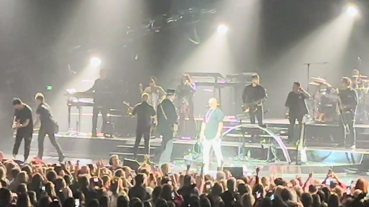 PASCAL OBISPO  Allumer le feu  Arena Reims 24 Novembre 2023