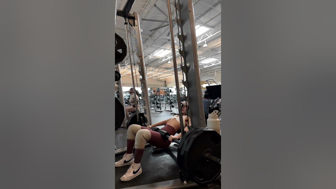 The guilty face after unintentionally slamming the weights 😭🙏🏻 gym 