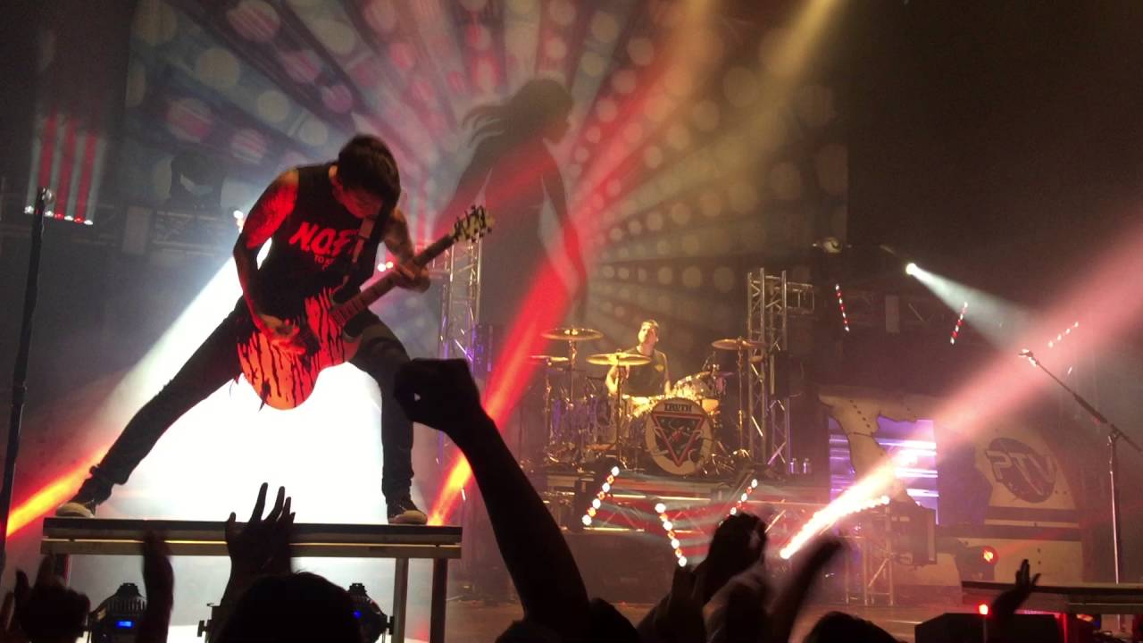 May These Noises Startle You in Your Sleep Tonight/ Hell Above/ Bulls in the Bronx 09/21/16