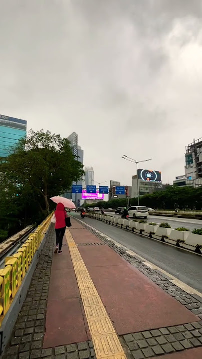 Jakarta Keren! jalan pagi hari cuaca mendung di jalan soedirman #jakarta #cityvibes #jakartavibes