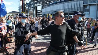 Freedom Day protesters gather in Sydney in solidarity with Vic anti-lockdown protesters