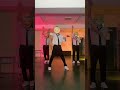 😏にじさんじ体操第一の振りを後ろの2人は知らないから歌詞に合わせて好きにやらせてみたらシンクロしてた✌️✨ww