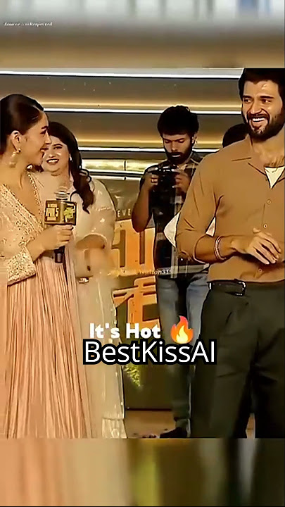 OMG Kiss on Stage Vijay Devarakonda & Mrunal Thakur #bollywood #mrunalthakur #vijaydevarakonda