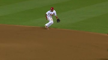 ATL@STL: Wong snares a bad hop to rob Peterson