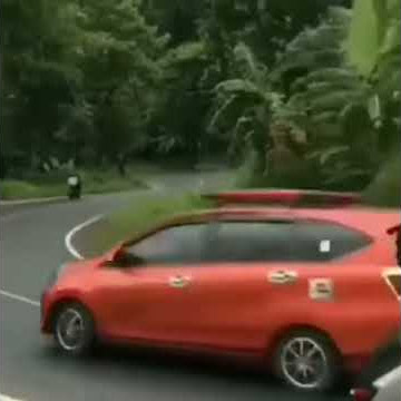 Story WA - Cornering overtake di jalan taya