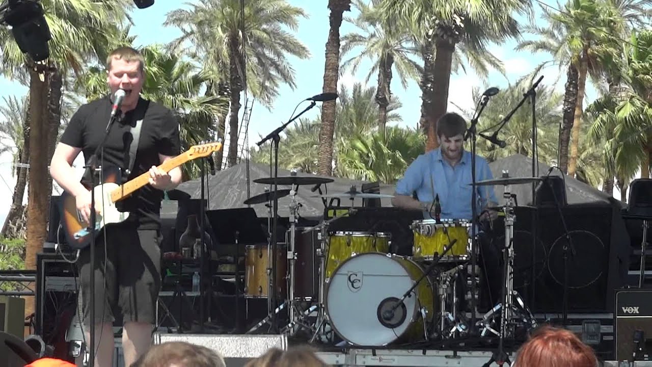 We Were Promised Jetpacks "Roll Up Your Sleeves" @Coachella 2012 - YouTube